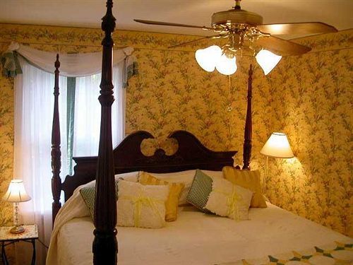 Fuquay Mineral Spring Inn & Garden المظهر الخارجي الصورة